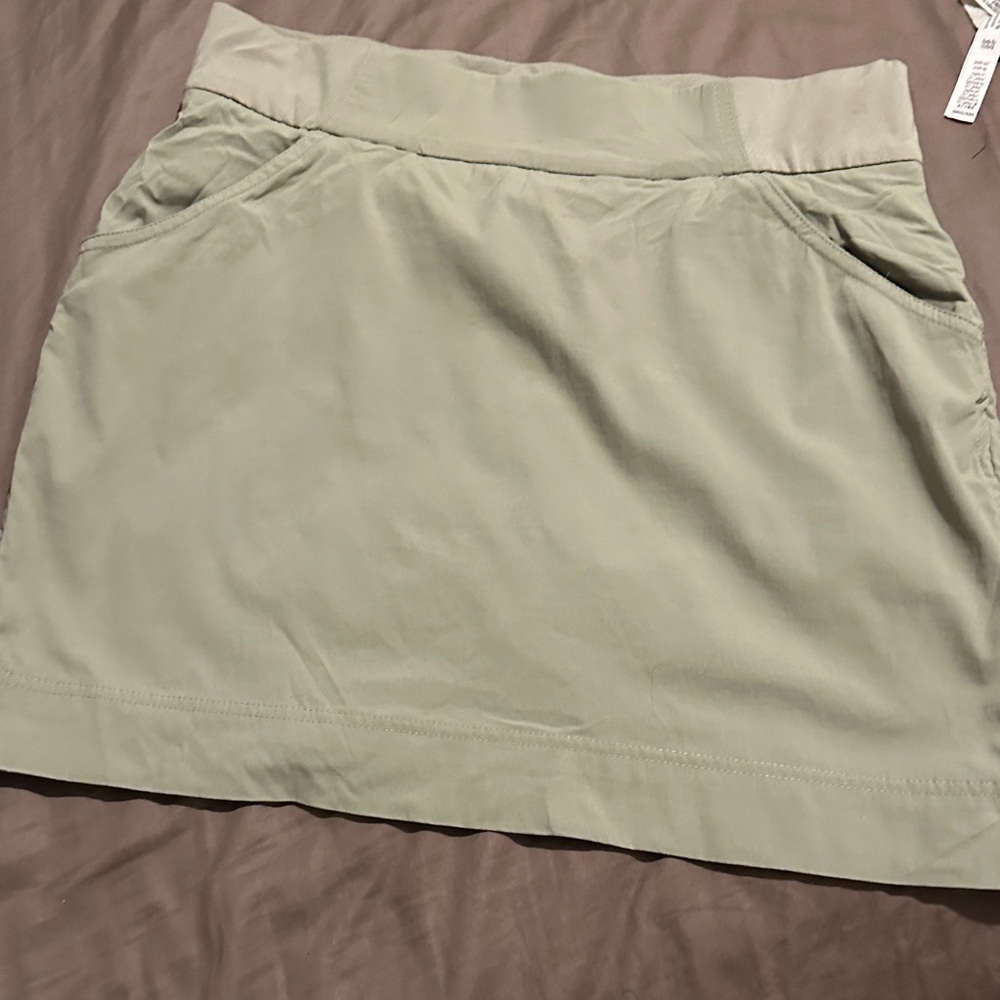 Columbia Women's Mini Skirt in Light Green